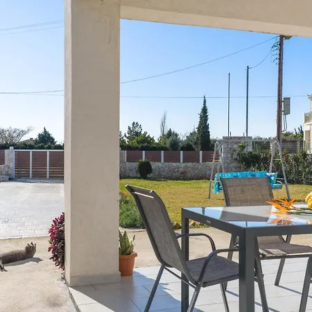 Marilena Вилла *